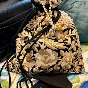 Parsi Gara pouch purse